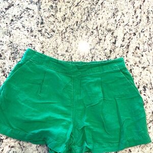 Loft Linen Shorts Size Small! 💚